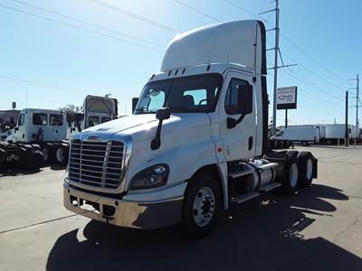 Freightliner Cascadia 125 Day Cab Truck - 450HP, 12 Speed Automatic