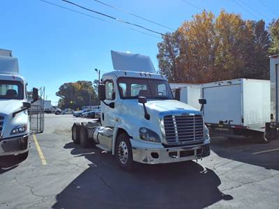Freightliner Cascadia 125 Day Cab Truck - 400HP, 10 Speed Automatic