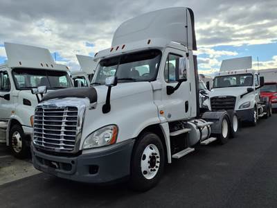 Freightliner Cascadia 125 Day Cab Truck - 450HP, 10 Speed Manual