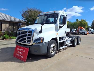 Freightliner Cascadia 125 Day Cab Truck - 410HP, 12 Speed Automatic