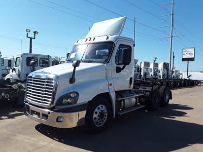 Freightliner Cascadia 125 Day Cab Truck - 400HP, 10 Speed Automatic