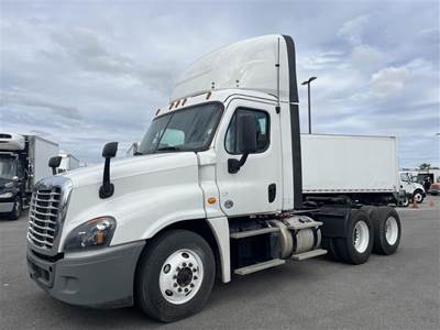 Freightliner Cascadia 125 Day Cab Truck - 455HP, 12 Speed Automatic