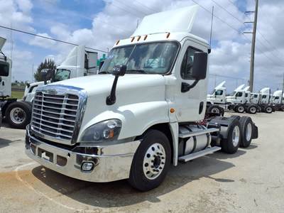 Freightliner Cascadia 125 Day Cab Truck - 400HP, 10 Speed Automatic