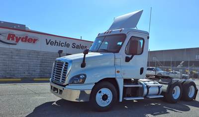 Freightliner Cascadia 125 Day Cab Truck - 450HP, 12 Speed Automatic