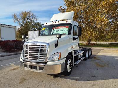 Freightliner Cascadia 125 Day Cab Truck - 450HP, 12 Speed Automatic