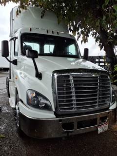 Freightliner Cascadia 125 Day Cab Truck - 455HP, 12 Speed Automatic
