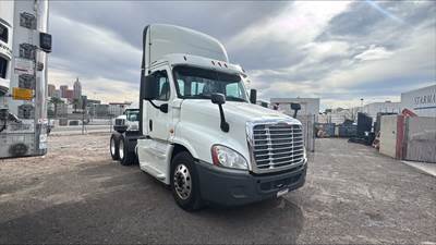 Freightliner Cascadia 125 Day Cab Truck - 450HP, 6 Speed Automatic