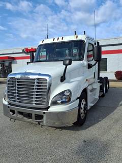 Freightliner Cascadia 125 Day Cab Truck - 455HP, 10 Speed Automatic