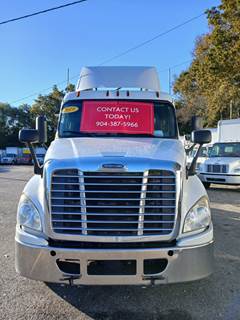 Freightliner Cascadia 125 Day Cab Truck - 450HP, 12 Speed Automatic