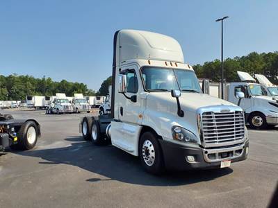 Freightliner Cascadia 125 Day Cab Truck - 455HP, 12 Speed Automatic