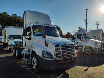 Freightliner Cascadia 125 Day Cab Truck - 455HP, 12 Speed Automatic