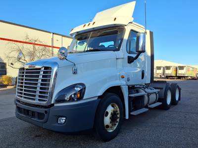 Freightliner Cascadia 125 Day Cab Truck - 455HP, 12 Speed Automatic
