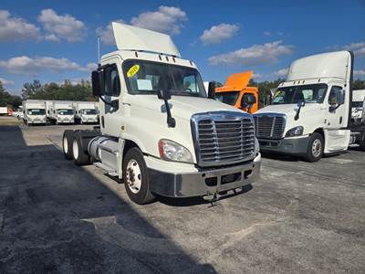 Freightliner Cascadia 125 Day Cab Truck - 450HP, 12 Speed Automatic