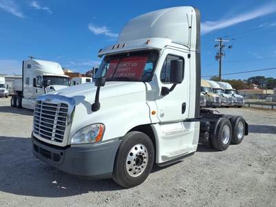 Freightliner Cascadia 125 Day Cab Truck - 450HP, 6 Speed Automatic