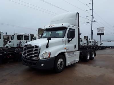 Freightliner Cascadia 125 Day Cab Truck - 450HP, 6 Speed Automatic