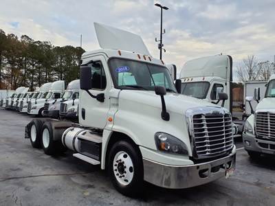 Freightliner Cascadia 125 Day Cab Truck - 450HP, 12 Speed Automatic