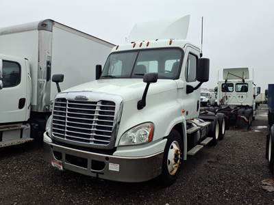 Freightliner Cascadia 125 Day Cab Truck - 450HP, 10 Speed Manual