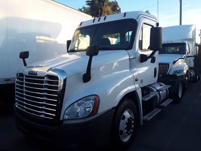 Freightliner Cascadia 125 Single Axle Day Cab Truck - 450HP, 10 Speed Automatic