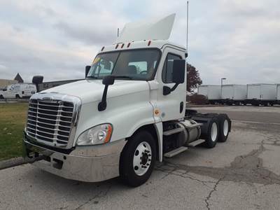 Freightliner Cascadia 125 Day Cab Truck - 450HP, 12 Speed Automatic