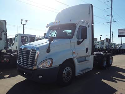 Freightliner Cascadia 125 Day Cab Truck - 450HP, 6 Speed Automatic