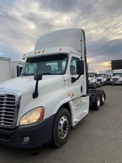 Freightliner Cascadia 125 Day Cab Truck - 450HP, 6 Speed Automatic