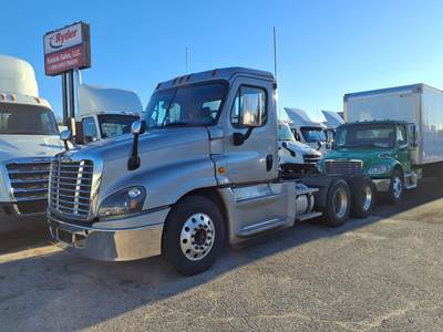 Freightliner Cascadia 125 Day Cab Truck - 400HP, 10 Speed Automatic