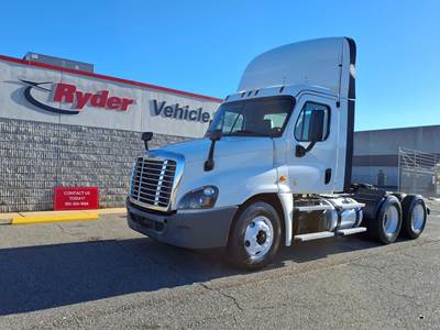 Freightliner Cascadia 125 Day Cab Truck - 455HP, 12 Speed Automatic