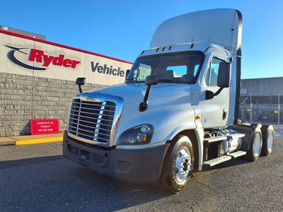 Freightliner Cascadia 125 Day Cab Truck - 455HP, 12 Speed Automatic