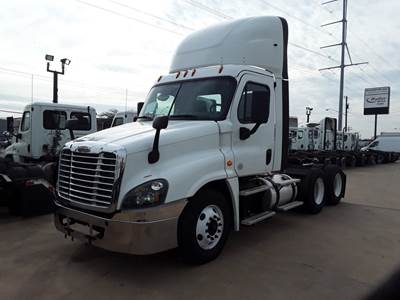 Freightliner Cascadia 125 Day Cab Truck - 450HP, 10 Speed Automatic