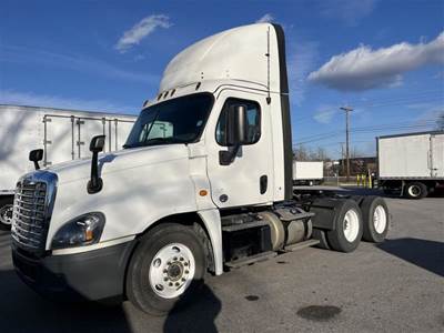 Freightliner Cascadia 125 Day Cab Truck - 455HP, 12 Speed Automatic