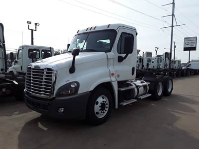 Freightliner Cascadia 125 Day Cab Truck - 450HP, 10 Speed Automatic