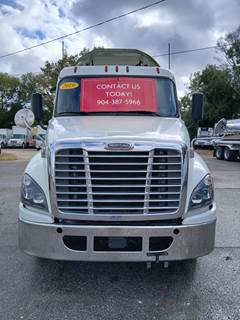 Freightliner Cascadia 125 Day Cab Truck - 450HP, 12 Speed Automatic
