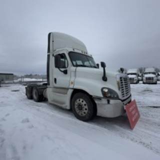 Freightliner Cascadia 125 Day Cab Truck - 455HP, 12 Speed Automatic
