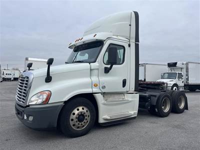 Freightliner Cascadia 125 Day Cab Truck - 450HP, 6 Speed Automatic