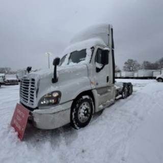 Freightliner Cascadia 125 Day Cab Truck - 455HP, 12 Speed Automatic