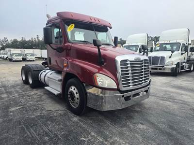 Freightliner Cascadia 125 Day Cab Truck - 450HP, 10 Speed Manual