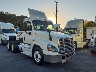 Freightliner Cascadia 125 Day Cab Truck - 475HP, 12 Speed Automatic