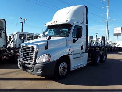 Freightliner Cascadia 125 Day Cab Truck - 450HP, 6 Speed Automatic