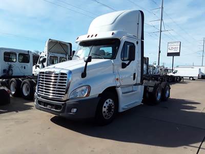 Freightliner Cascadia 125 Day Cab Truck - 450HP, 6 Speed Automatic