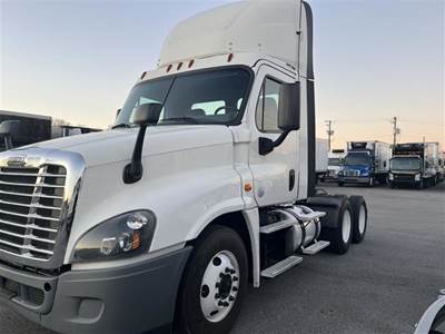 Freightliner Cascadia 125 Day Cab Truck - 455HP, 12 Speed Automatic
