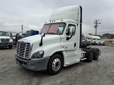 Freightliner Cascadia 125 Day Cab Truck - 400HP, 10 Speed Automatic