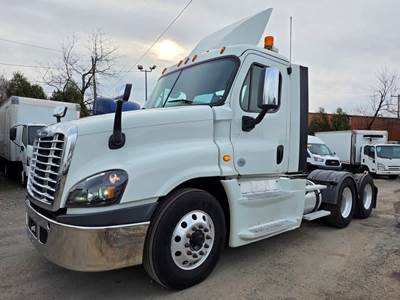 Freightliner Cascadia 125 Day Cab Truck - 450HP, 10 Speed Manual
