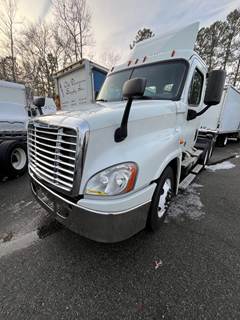 Freightliner Cascadia 125 Day Cab Truck - 455HP, 12 Speed Automatic