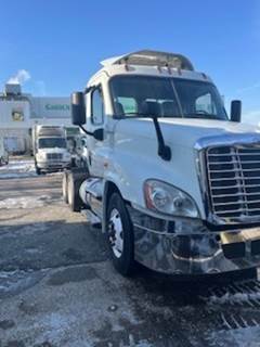 Freightliner Cascadia 125 Day Cab Truck - 450HP, 12 Speed Automatic