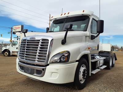 Freightliner Cascadia 125 Day Cab Truck - 455HP, 10 Speed Automatic