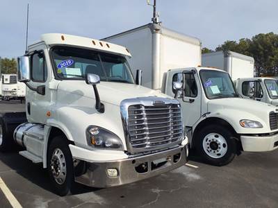 Freightliner Cascadia 125 Day Cab Truck - 455HP, 12 Speed Automatic