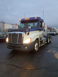 Freightliner Cascadia 125 Day Cab Truck - 450HP, 10 Speed Manual