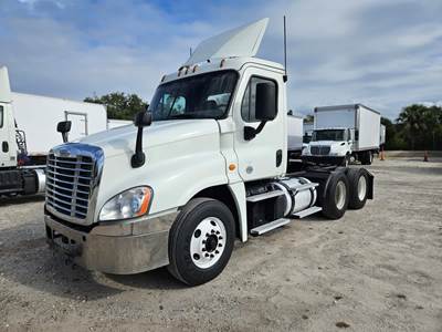 Freightliner Cascadia 125 Day Cab Truck - 450HP, 12 Speed Automatic