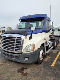 Freightliner Cascadia 125 Day Cab Truck - 450HP, 10 Speed Manual