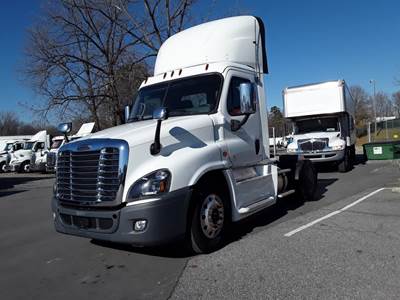 Freightliner Cascadia 125 Single Axle Day Cab Truck - 400HP, 10 Speed Automatic